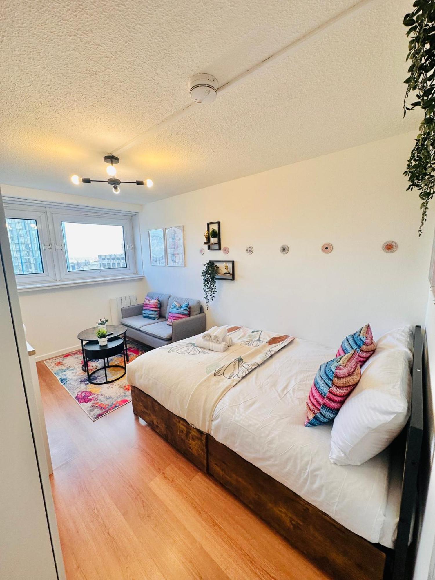 B - Newley Renovated Private Self-Contained Room In A Shared Apartment In Birmingham City Centre Exterior foto